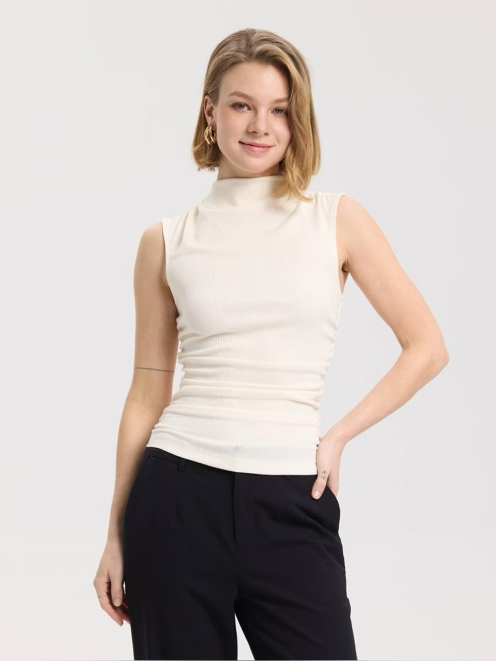 NWT Sleeveless Mock Neck Ribbed Top in Cream